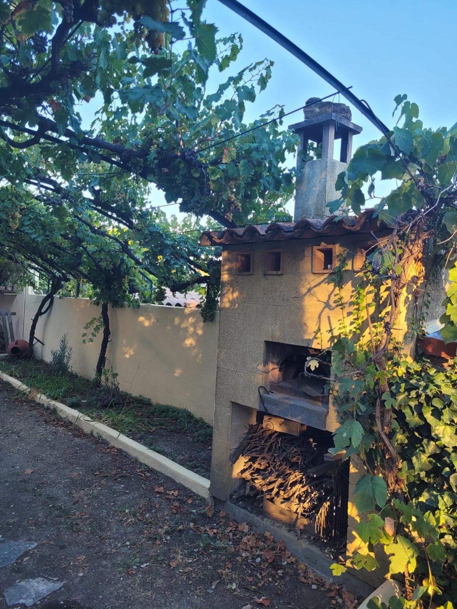 Mirabeau Evasion En Provence Bas De Villa Avec Jardin & Vignes, Soleil & Fraicheur מראה חיצוני תמונה